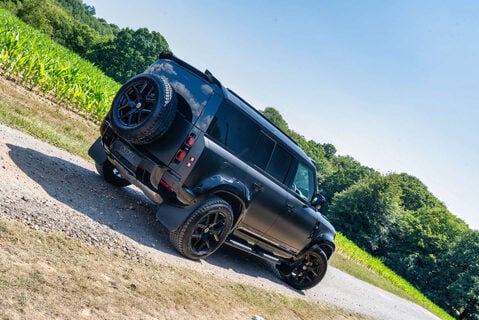 Land Rover Defender D350 HSE HardTop 20