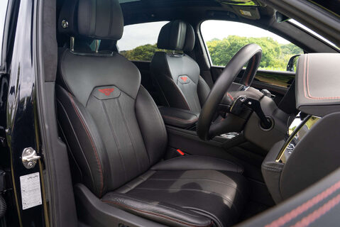 Bentley Bentayga 4.0 Bentayga V8 11