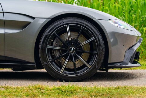 Aston Martin Vantage V8 5