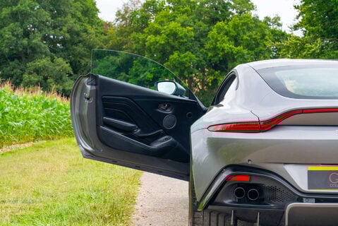 Aston Martin Vantage V8 7