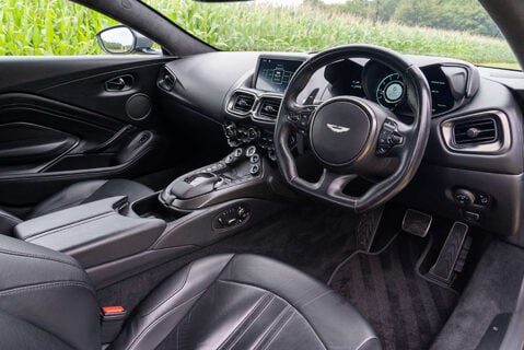 Aston Martin Vantage V8 10