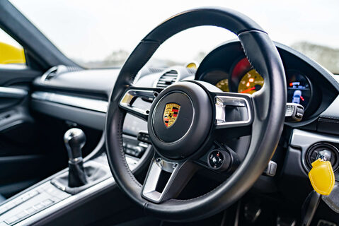 Porsche 718 Cayman GTS 12