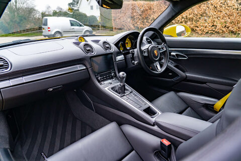 Porsche 718 Cayman GTS 8