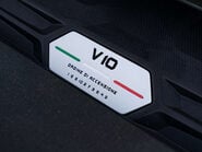 Lamborghini Huracan LP640-4 EVO Coupe 17