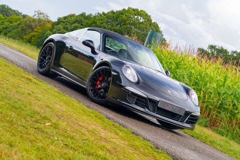 Porsche 911 Targa 4 GTS PDK 19