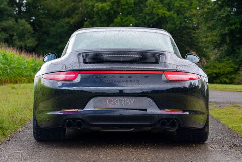 Porsche 911 Targa 4 GTS PDK 21