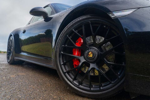 Porsche 911 Targa 4 GTS PDK 6