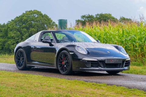 Porsche 911 Targa 4 GTS PDK 2
