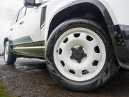 Land Rover Defender D250 SE County Edition 6
