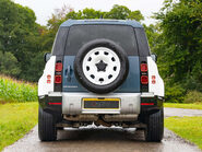 Land Rover Defender D250 SE County Edition 27