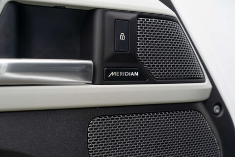 Land Rover Defender D250 SE County Edition 22