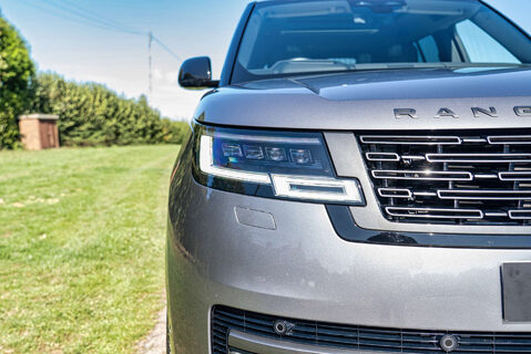 Land Rover Range Rover P440e SE 18