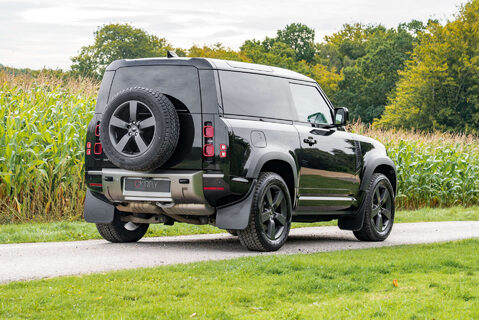 Land Rover Defender D300 X-Dynamic HSE Hard Top 4