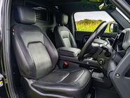 Land Rover Defender D300 X-Dynamic HSE Hard Top 11