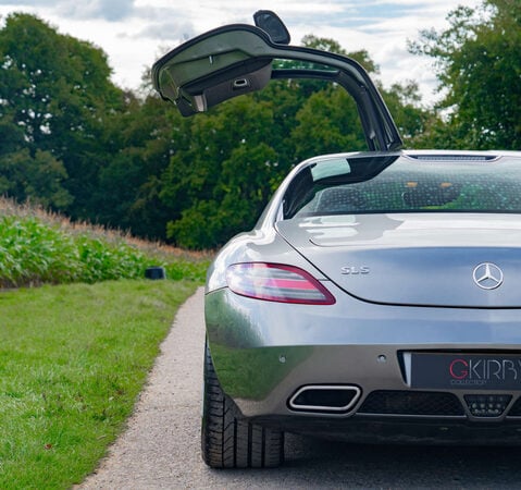 Mercedes-Benz SLS 6.2 63 V8 AMG Coupe 2dr Petrol SpdS DCT Euro 5 (571 ps) 1