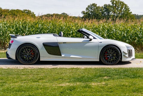 Audi R8 5.2 R8 Spyder Quattro V10 Semi-Auto 4WD 2dr 3