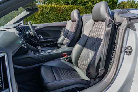 Audi R8 5.2 R8 Spyder Quattro V10 Semi-Auto 4WD 2dr 9