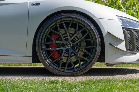 Audi R8 5.2 R8 Spyder Quattro V10 Semi-Auto 4WD 2dr 5