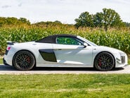 Audi R8 5.2 R8 Spyder Quattro V10 Semi-Auto 4WD 2dr 22