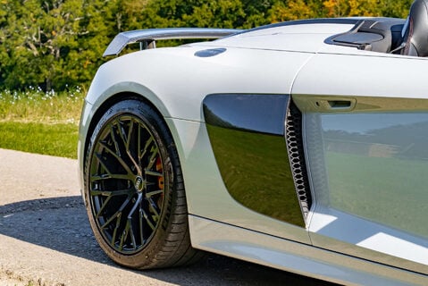 Audi R8 5.2 R8 Spyder Quattro V10 Semi-Auto 4WD 2dr 17