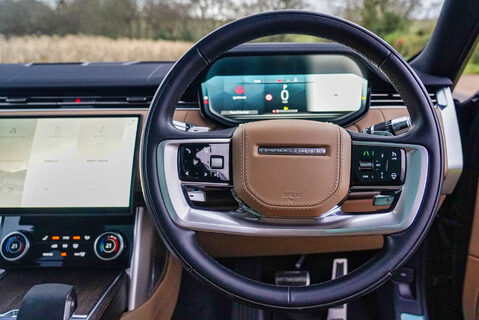 Land Rover Range Rover D300 SE 11