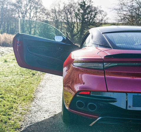 Aston Martin DBS V12 1