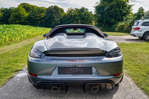 Porsche 718 Spyder RS 16