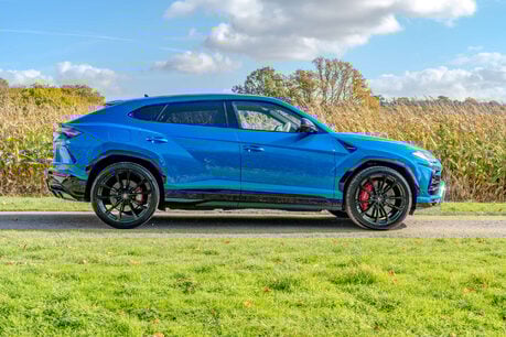 Lamborghini Urus V8