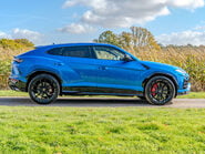 Lamborghini Urus V8 3