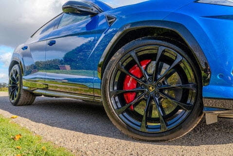 Lamborghini Urus V8 6