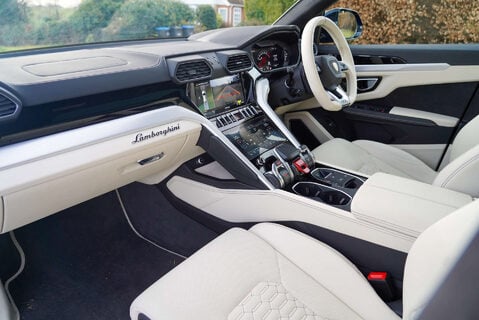 Lamborghini Urus 4.0 V8 BiTurbo SUV 5dr Petrol Auto 4WD Euro 6 (650 ps) 8