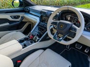 Lamborghini Urus V8 10