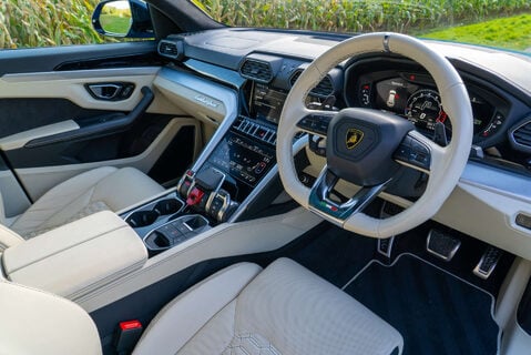 Lamborghini Urus V8 10