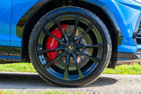 Lamborghini Urus V8 5