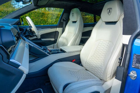 Lamborghini Urus V8 9