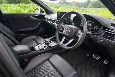 Audi RS4 Carbon Black 9