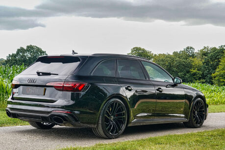 Audi RS4 Carbon Black