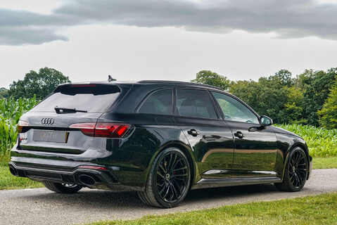 Audi RS4 Carbon Black 4