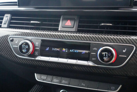 Audi RS4 Carbon Black 17