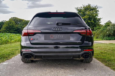 Audi RS4 Carbon Black 25