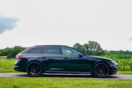 Audi RS4 Carbon Black