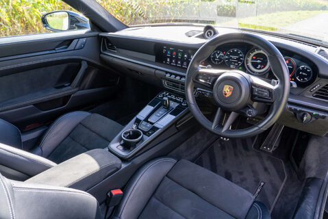 Porsche 911 Carrera 4 GTS PDK 10