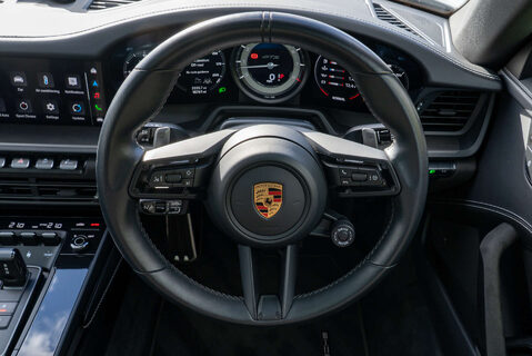 Porsche 911 Carrera 4 GTS PDK 13