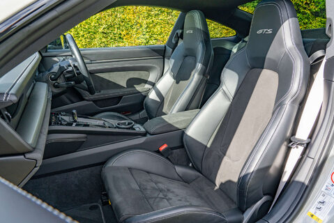 Porsche 911 Carrera 4 GTS PDK 9