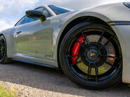 Porsche 911 Carrera 4 GTS PDK 21