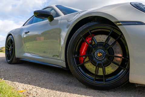 Porsche 911 Carrera 4 GTS PDK 21