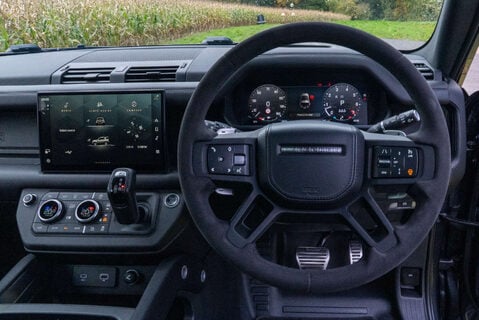 Land Rover Defender V8 Carpathian Edition 11