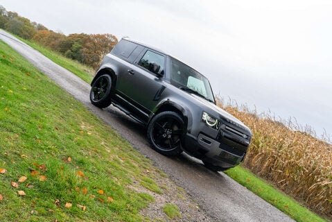 Land Rover Defender V8 Carpathian Edition 19