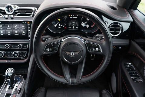 Bentley Bentayga 4.0 V8 (550 ps) 12