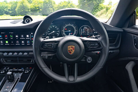 Porsche 911 Carrera GTS PDK 12